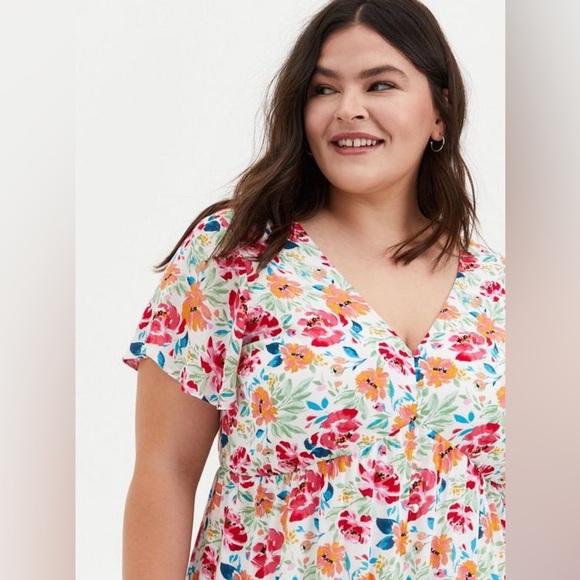torrid Dresses & Skirts - Torrid Floral Hi-low Flutter Sleeve Ivory Gauze Button Front Tea-Length Dress 3X